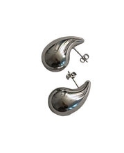 Load image into Gallery viewer, Ailen Tear Drop Silver Earrings